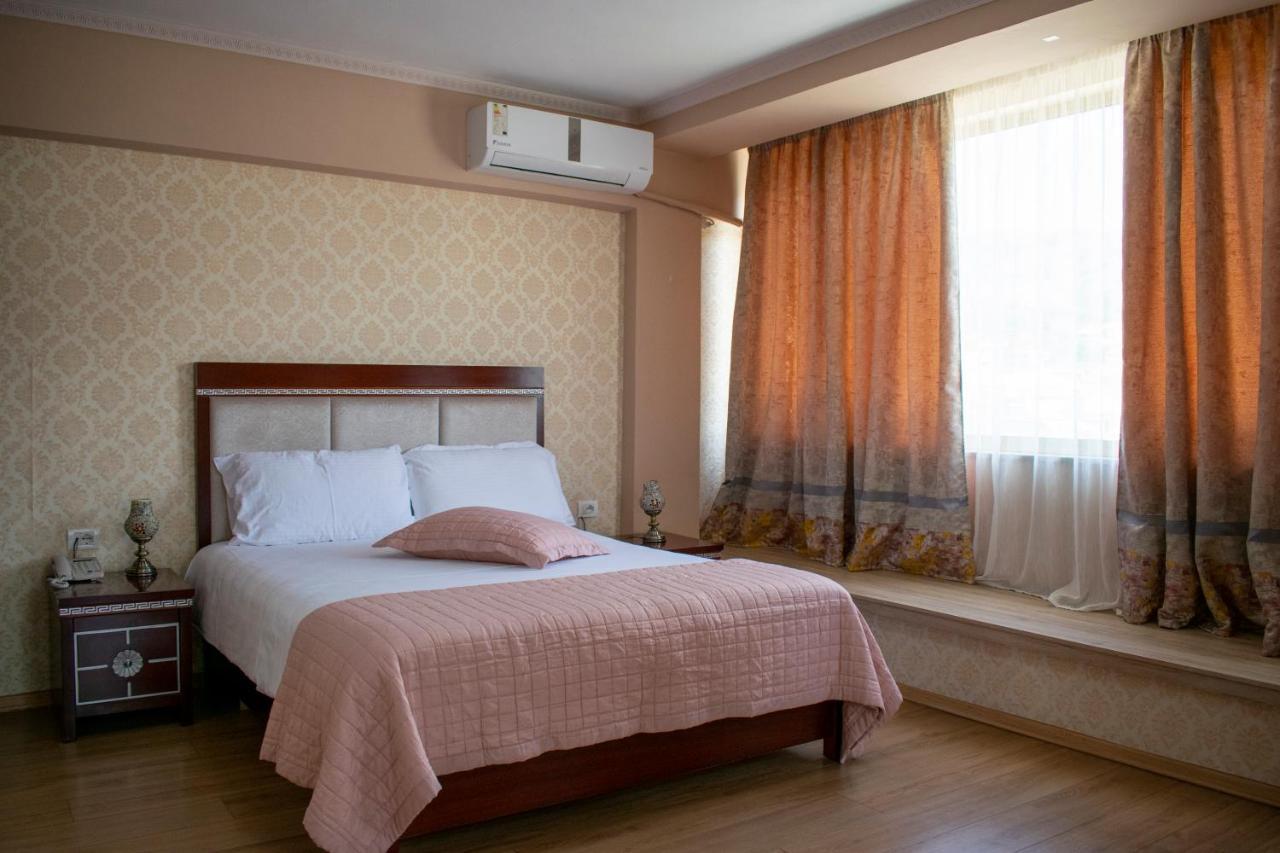 Bocca Hotel Korce Exterior photo