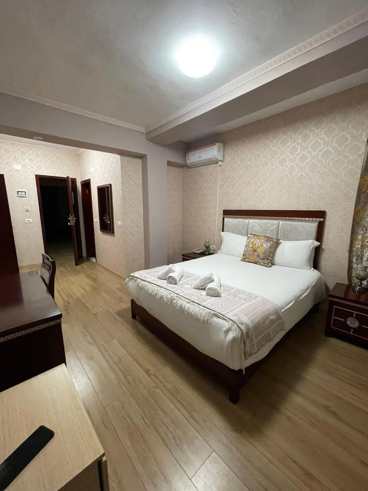 Bocca Hotel Korce Exterior photo